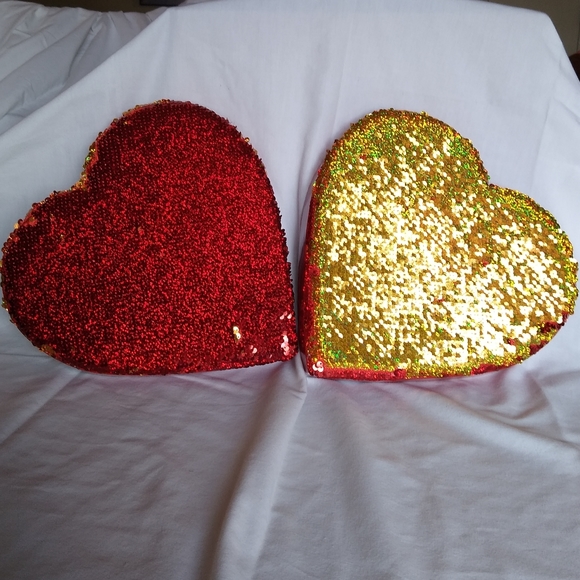 Metallic Red and Gold Sequins Heart Shape Wall Decor Set of 2 - Picture 6 of 8